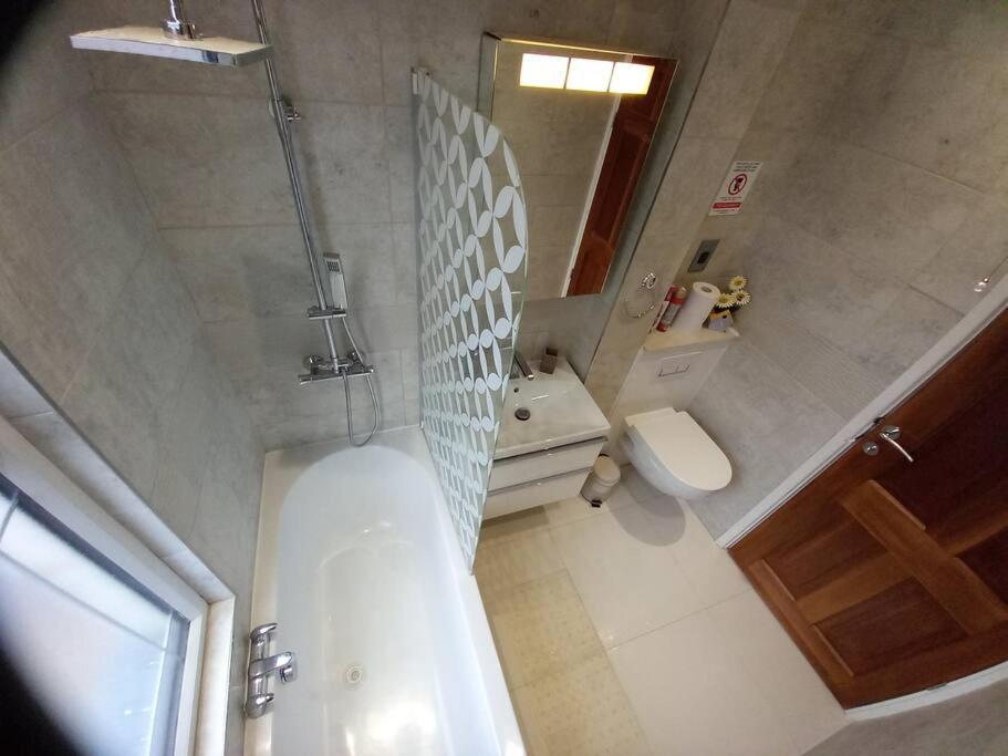 Luxury Holiday Home, Near Beach Саутенд-он-Сі Екстер'єр фото