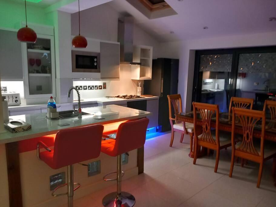 Luxury Holiday Home, Near Beach Саутенд-он-Сі Екстер'єр фото