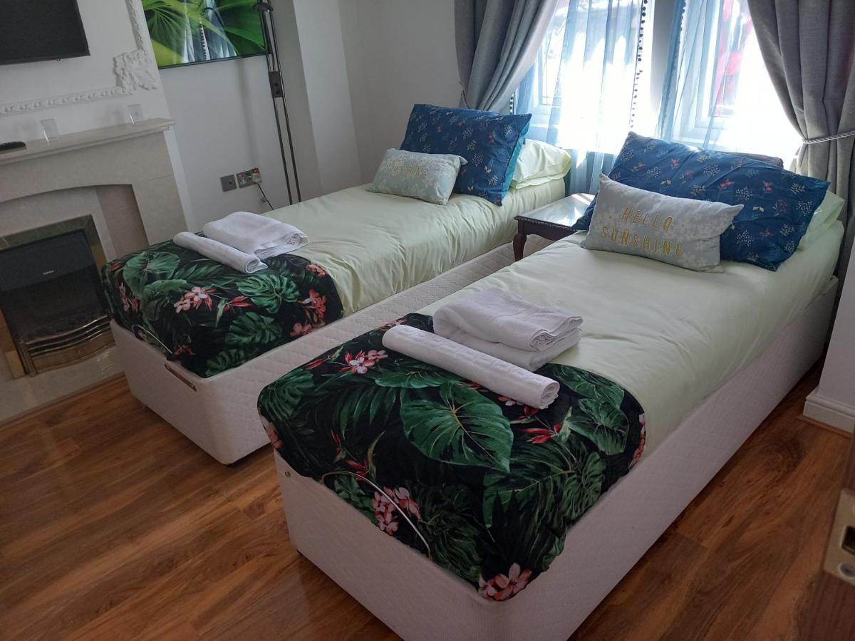 Luxury Holiday Home, Near Beach Саутенд-он-Сі Екстер'єр фото