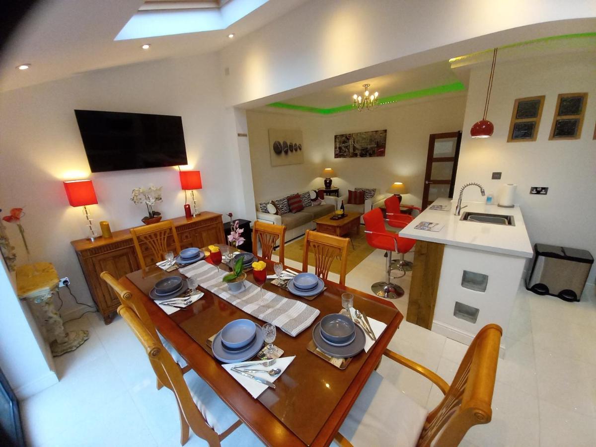 Luxury Holiday Home, Near Beach Саутенд-он-Сі Екстер'єр фото